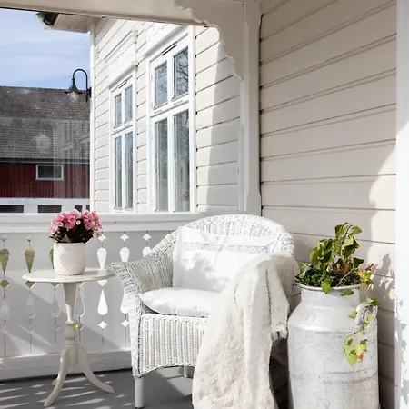 Hovholt Gard. Idyll I Porsgrunn, Gangavstand Til Sjoen, Landlig Og Sentralt Villa