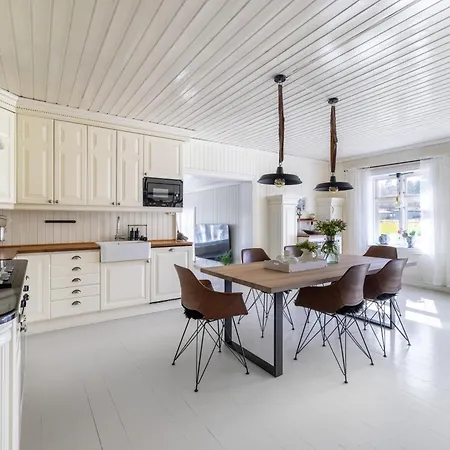 Hovholt Gard. Idyll I Porsgrunn, Gangavstand Til Sjoen, Landlig Og Sentralt *