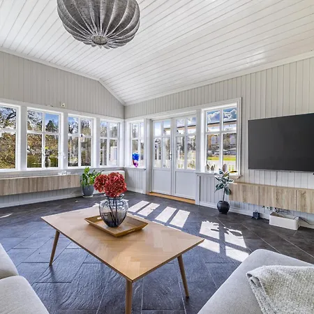 Villa Hovholt Gard. Idyll I Porsgrunn, Gangavstand Til Sjoen, Landlig Og Sentralt