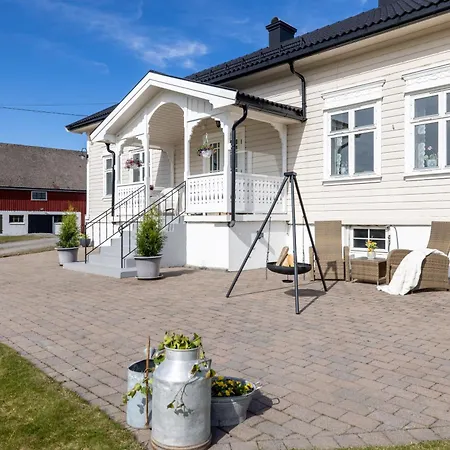 Villa Hovholt Gard. Idyll I Porsgrunn, Gangavstand Til Sjoen, Landlig Og Sentralt Porsgrunn