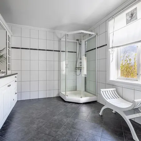 Vila Hovholt Gard. Idyll I Porsgrunn, Gangavstand Til Sjoen, Landlig Og Sentralt *